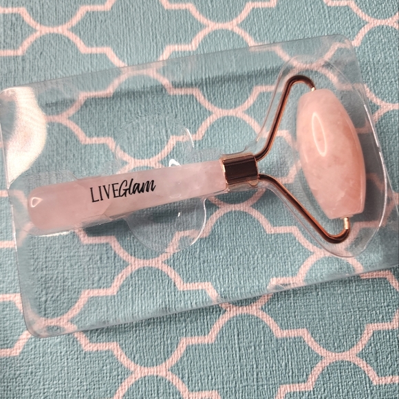 The Pink Rolling Stone Rose Quartz Facial Roller Rose Gold - Picture 2 of 4